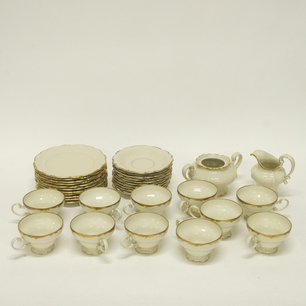 TABLEWARE PARTS, “POMPADOUR”, ROSENTHAL, 34 PIECES.