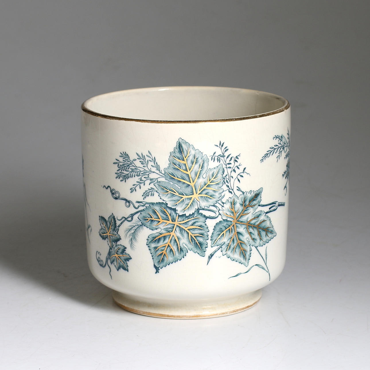 YTTERFODER, flintgods, "Vineta", Rörstrand, omkring sekelskiftet 18/1900.