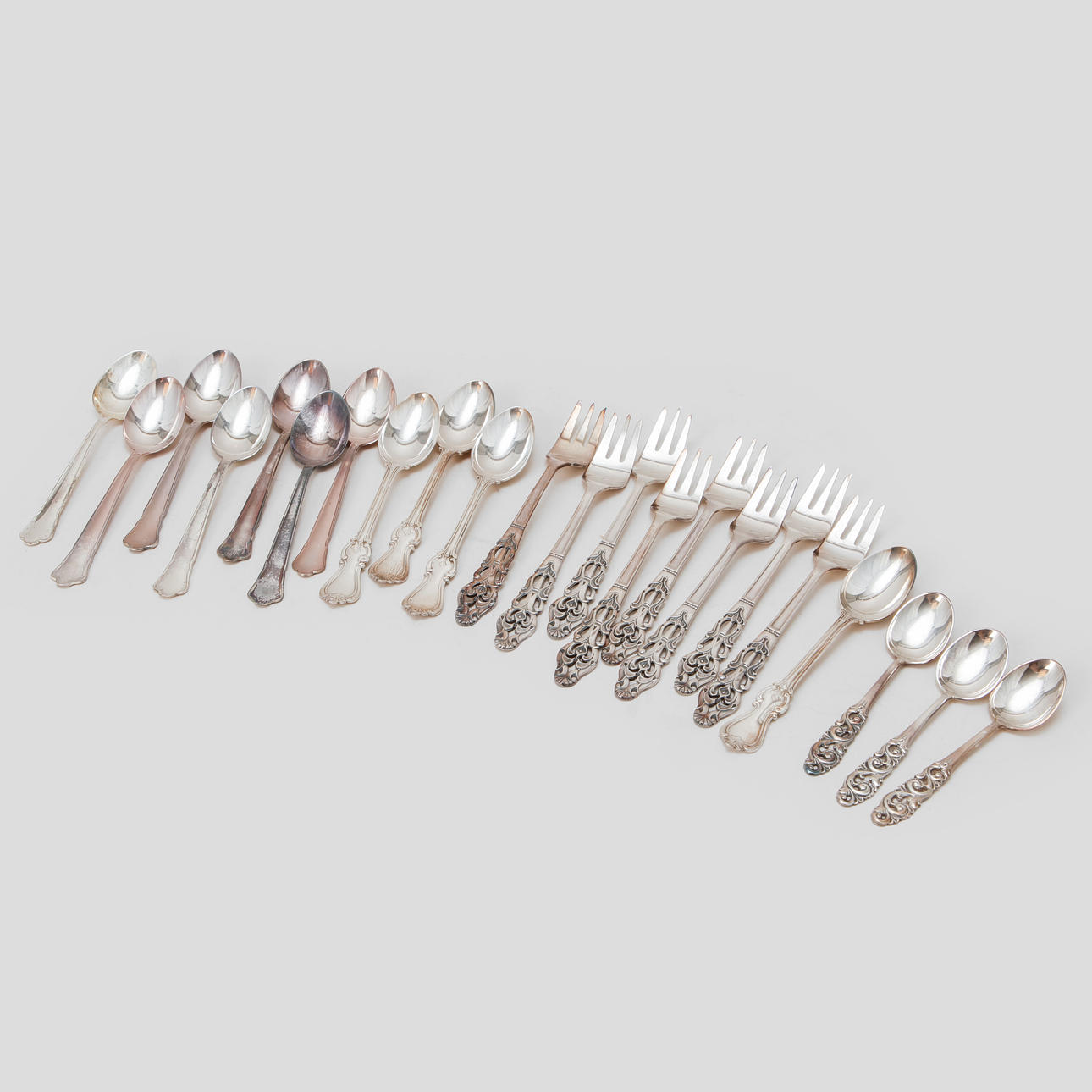 SILVERBESTICK, 22 stycken, silver, vikt ca 320 gram.