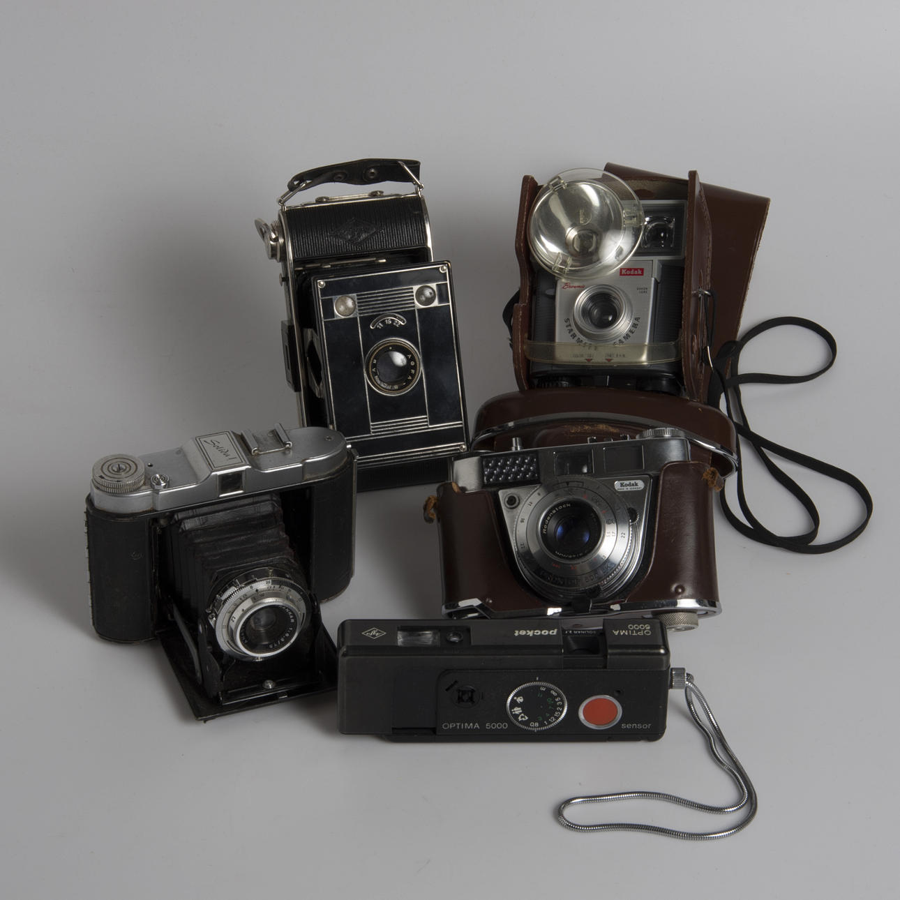 KAMEROR, FILMKAMERA SAMT PROJEKTOR, 7 delar, bl. a. Kodak och Agfa.