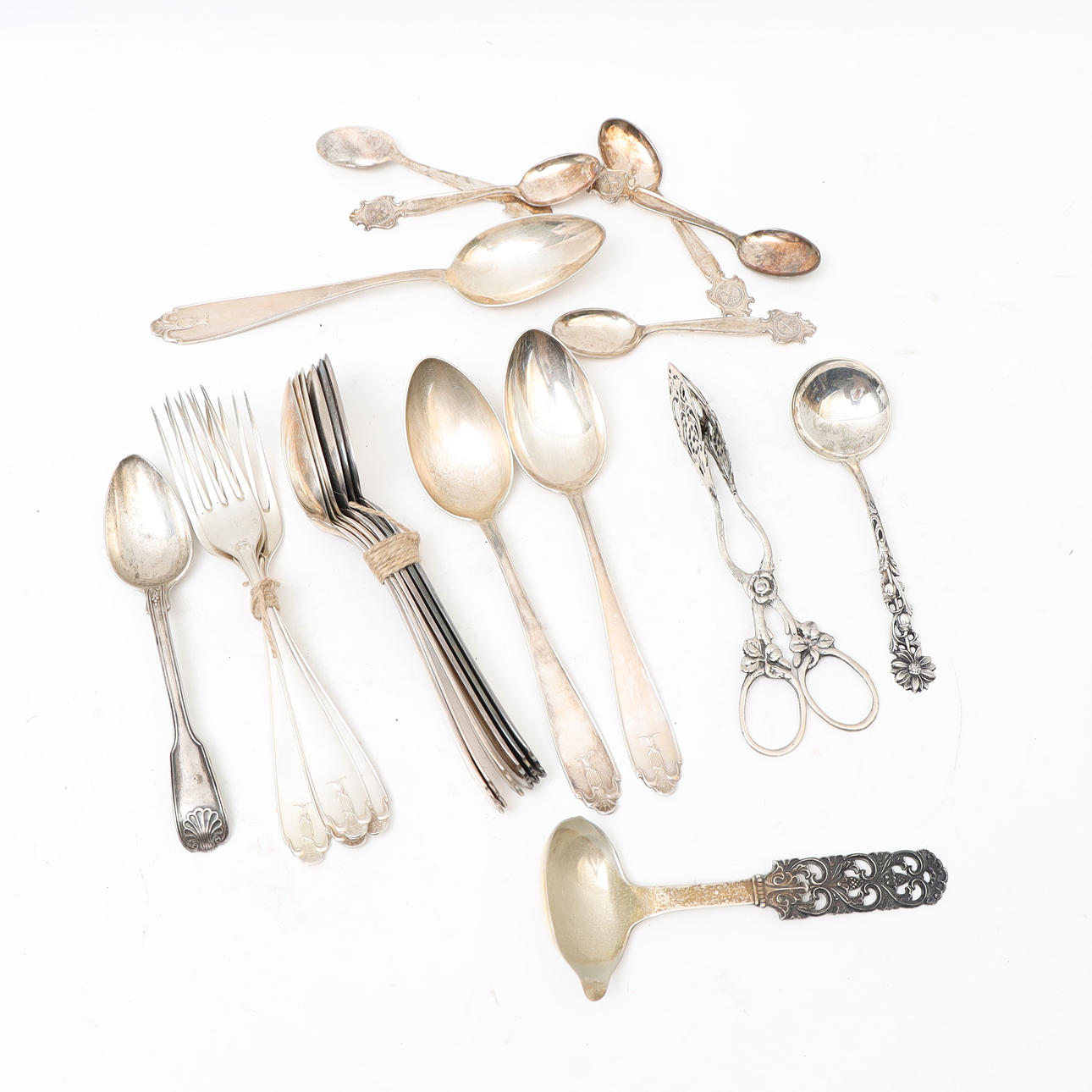 LOT OF SILVER OBJECTS, 718gram.