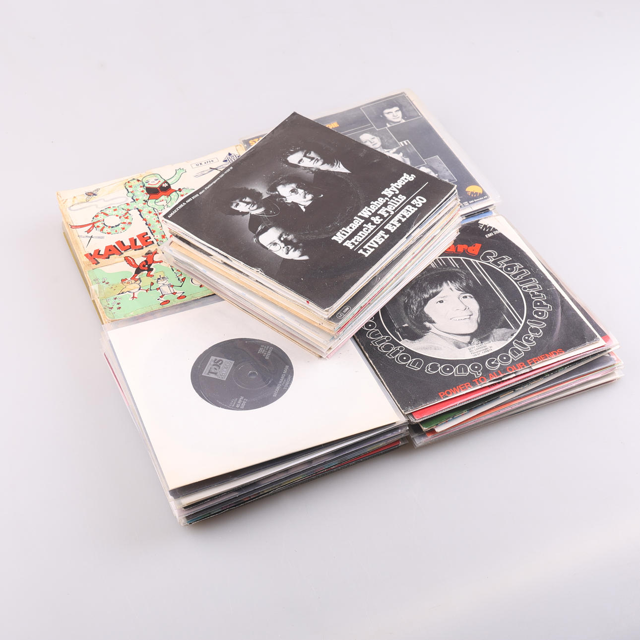 VINYLSINGLAR, 90 pieces, mixed.