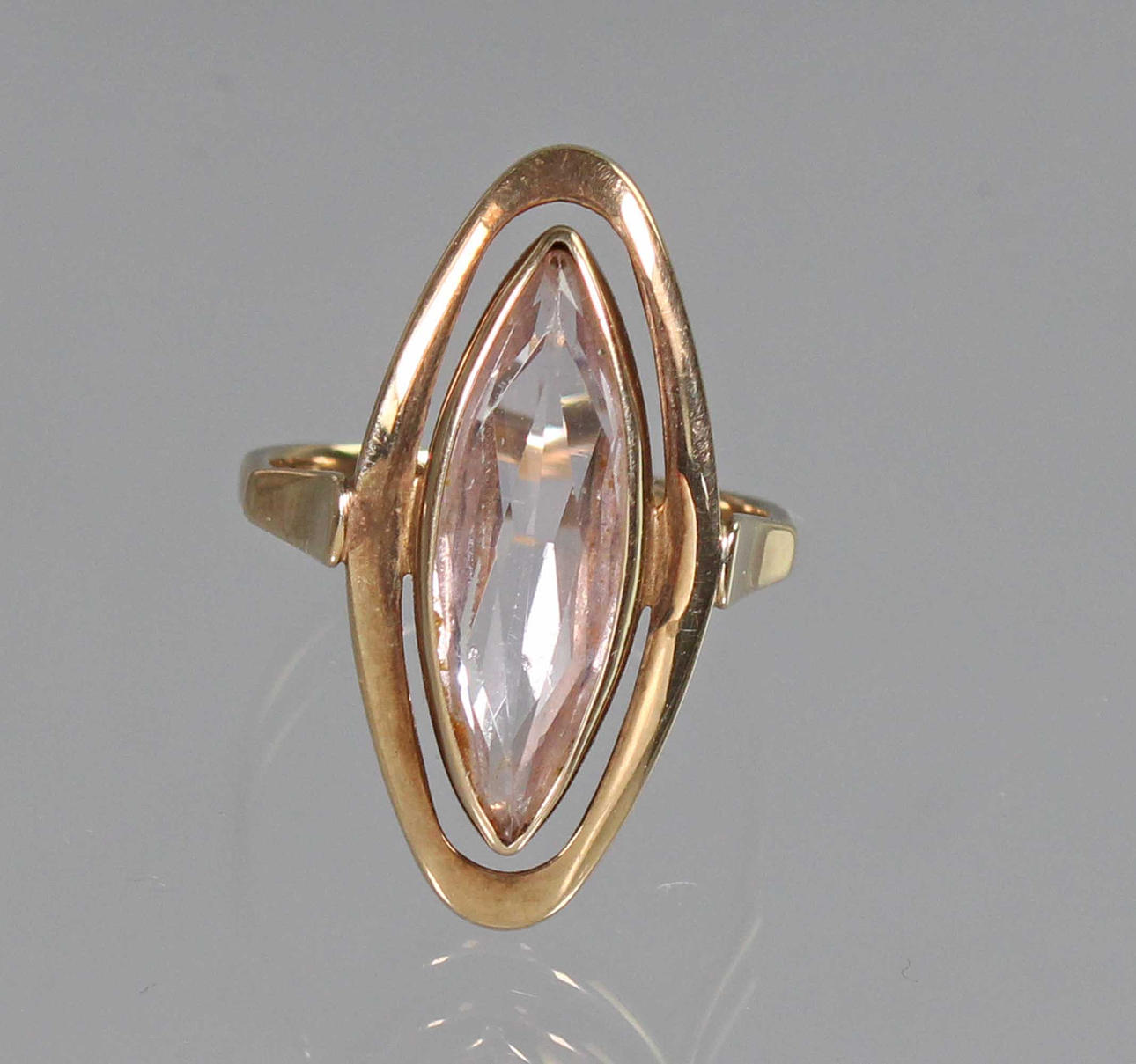 GOLD RING WITH PURPLE STONE, 333 GOLD.