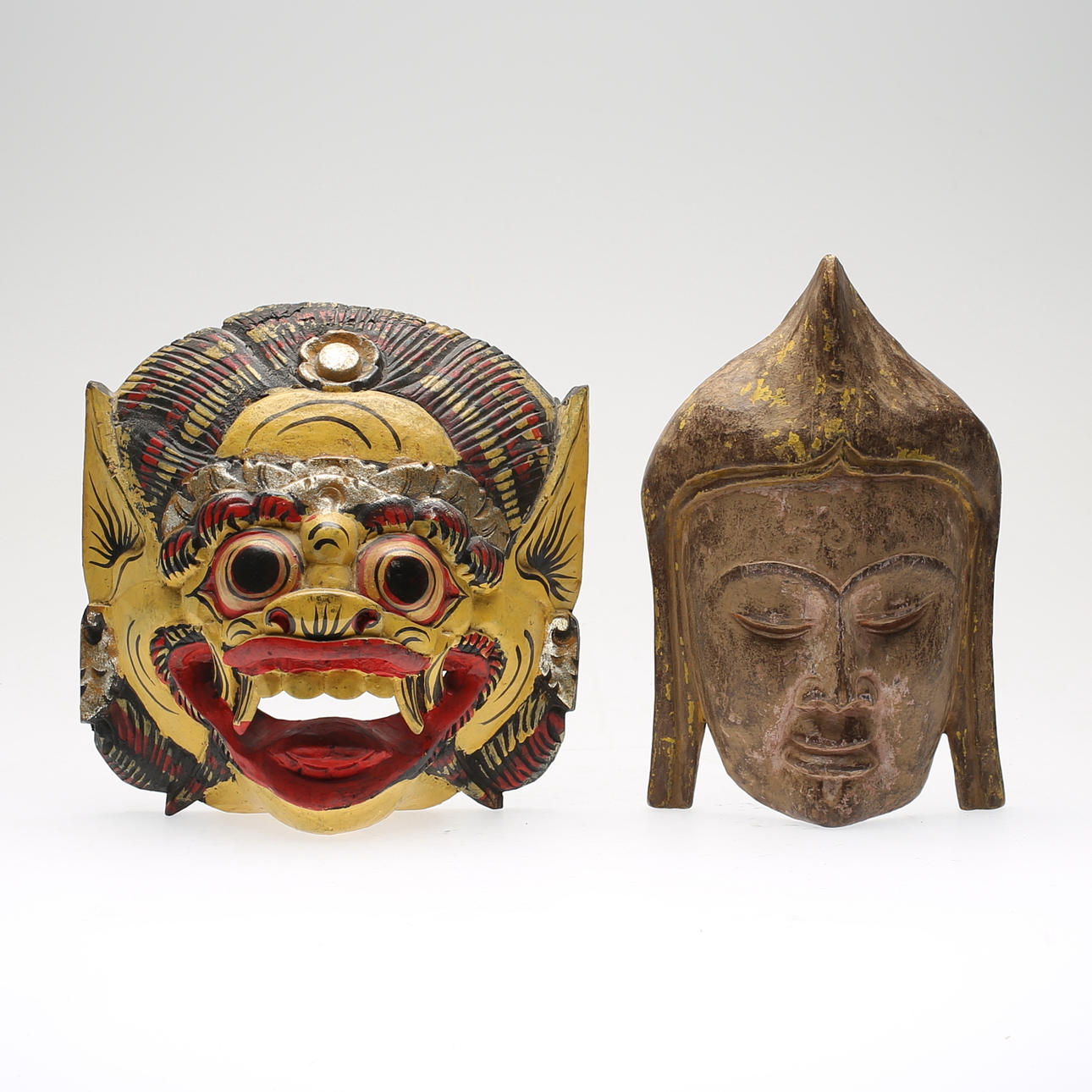 MASKER, 2 st, skuret trä, Asien, 1900-tal.