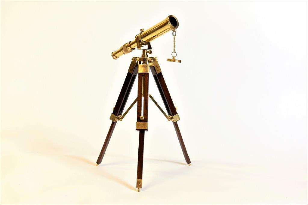 BINOCULARS on tripod stand.