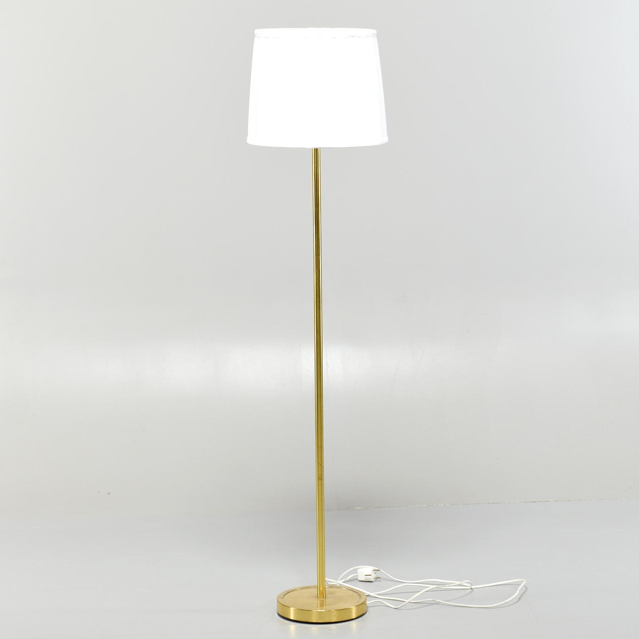 GOLVLAMPA, mässing, 1900-tal.