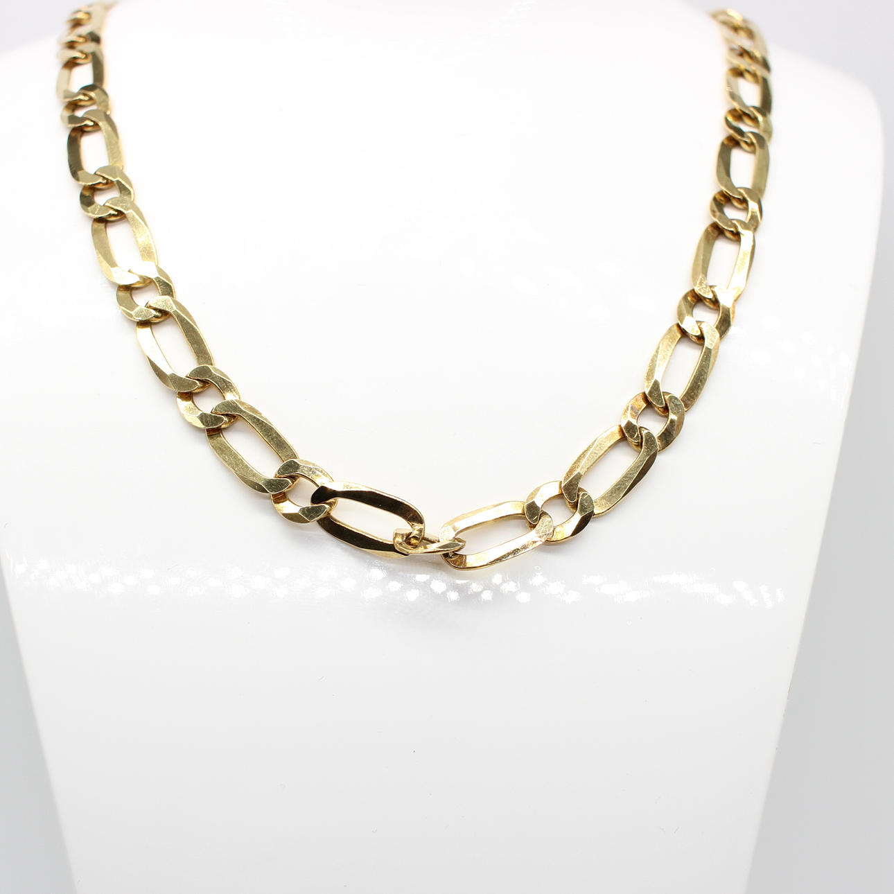 GOLD PLATED SILVER FIGARO CHAIN.