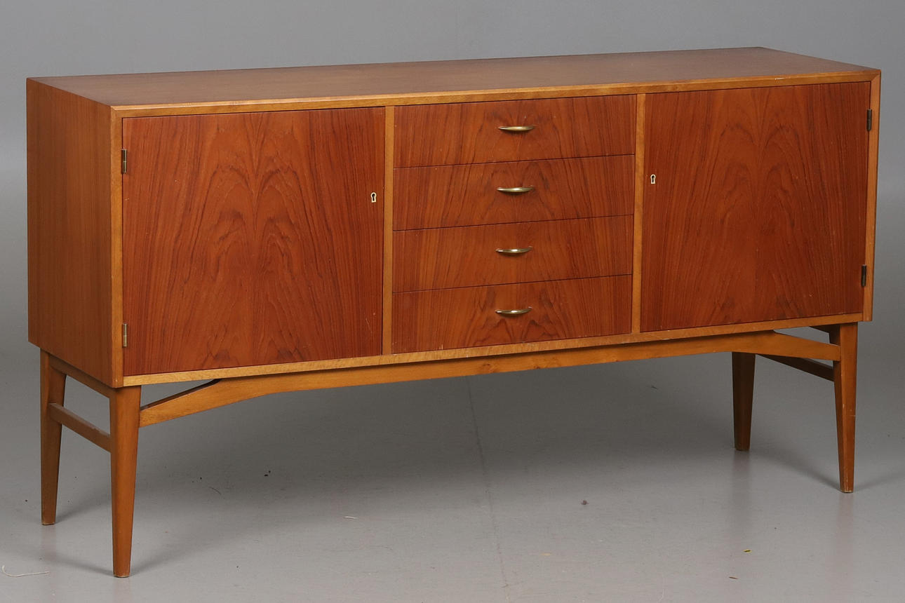 SIDEBOARD/SIDEBOARD, Stilmöbel Linköping, with tile marking.