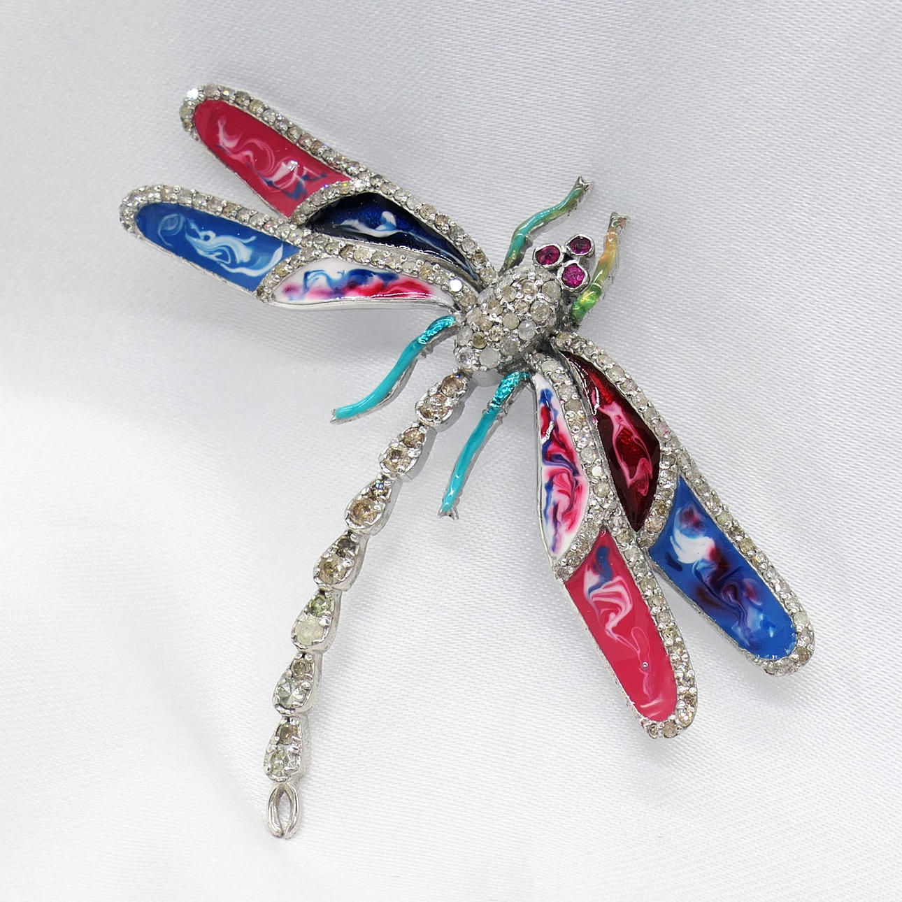 EXCITING DIAMOND DRAGONFLY brooch.