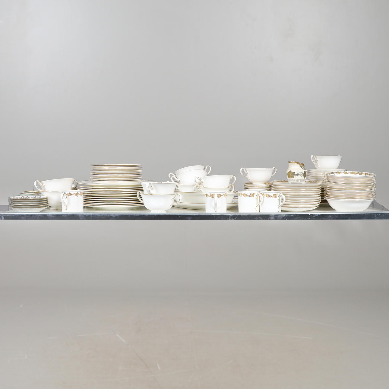 A WEDGWOOD WHITEHALL PATTERN DINNER SERVICE.