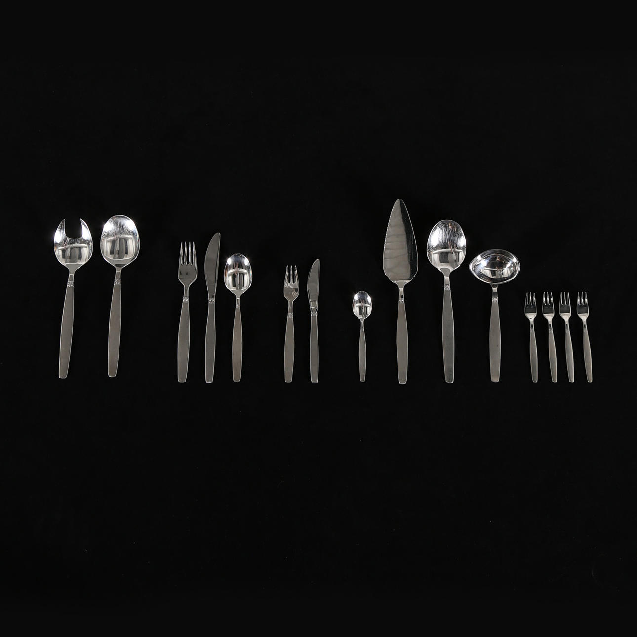 BESTICKSSERVIS 145 delar rostfritt stål, design Sonja Katzin för NilsJohan 1960-tal.