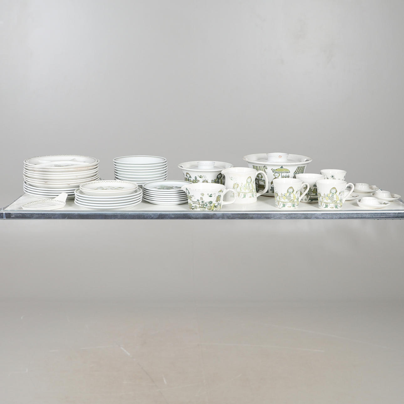 A FIGGIO NORWAY PART TEA AND DINNER SERVICE.