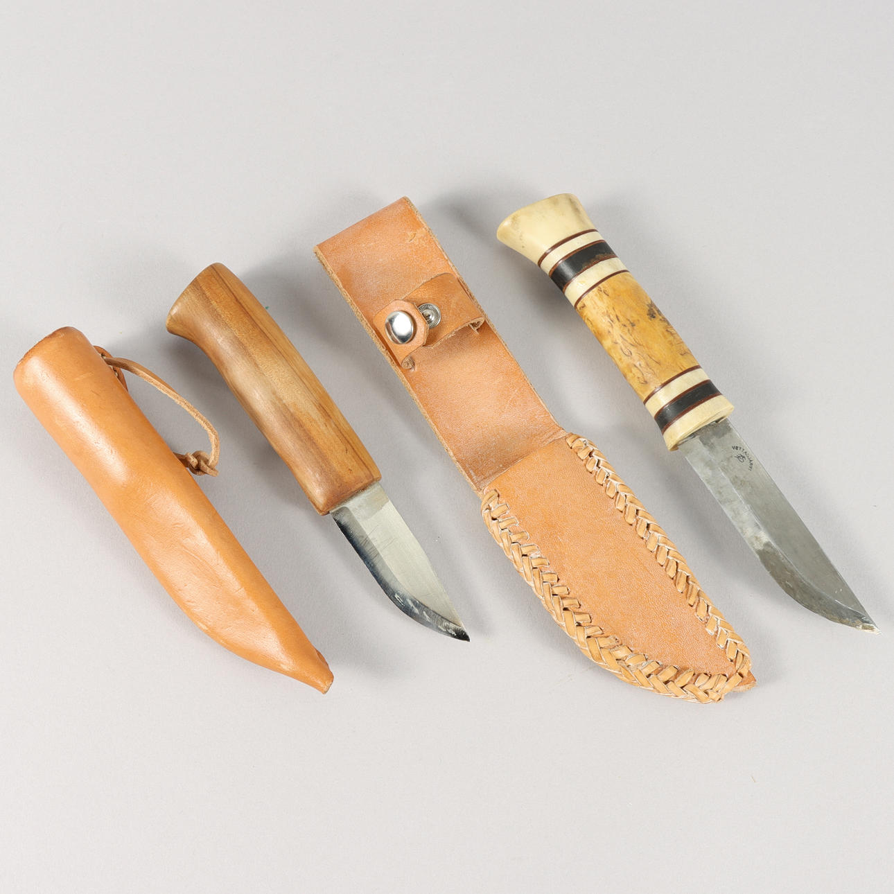 SLIDKNIVES 2 pieces, signed knife blades.