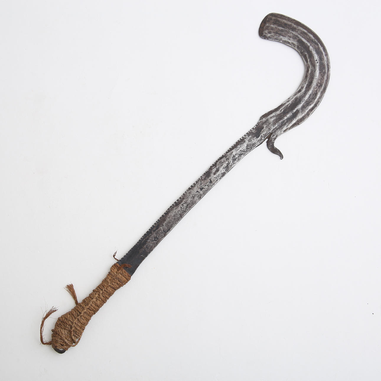 KASTSVÄRD/SICKELSVÄRD, metall, Afrika.