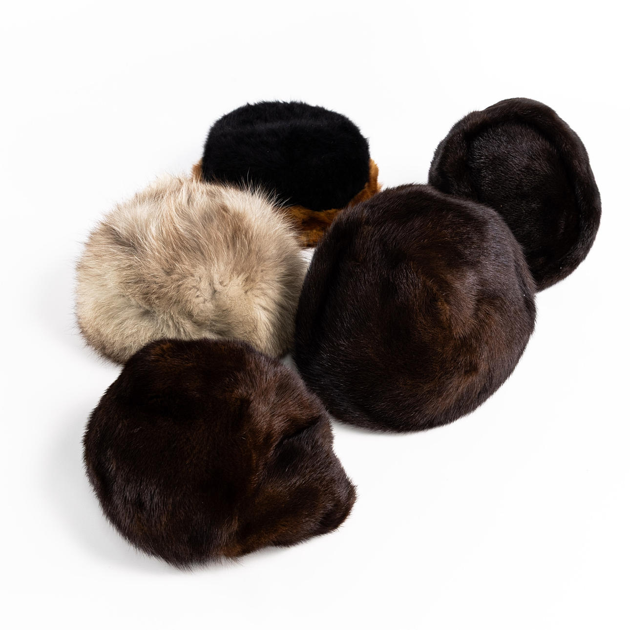 FUR HATS, 5 pcs, incl. mink.
