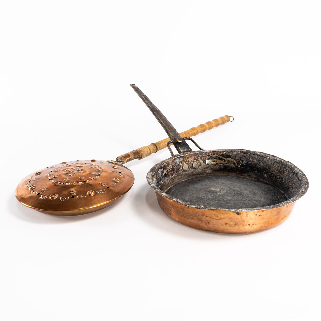 COPPER PAN & BED WARMER. Copper, 20th century.