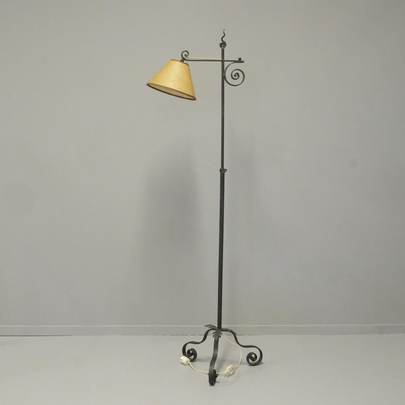 GOLVLAMPA, SMIDE.