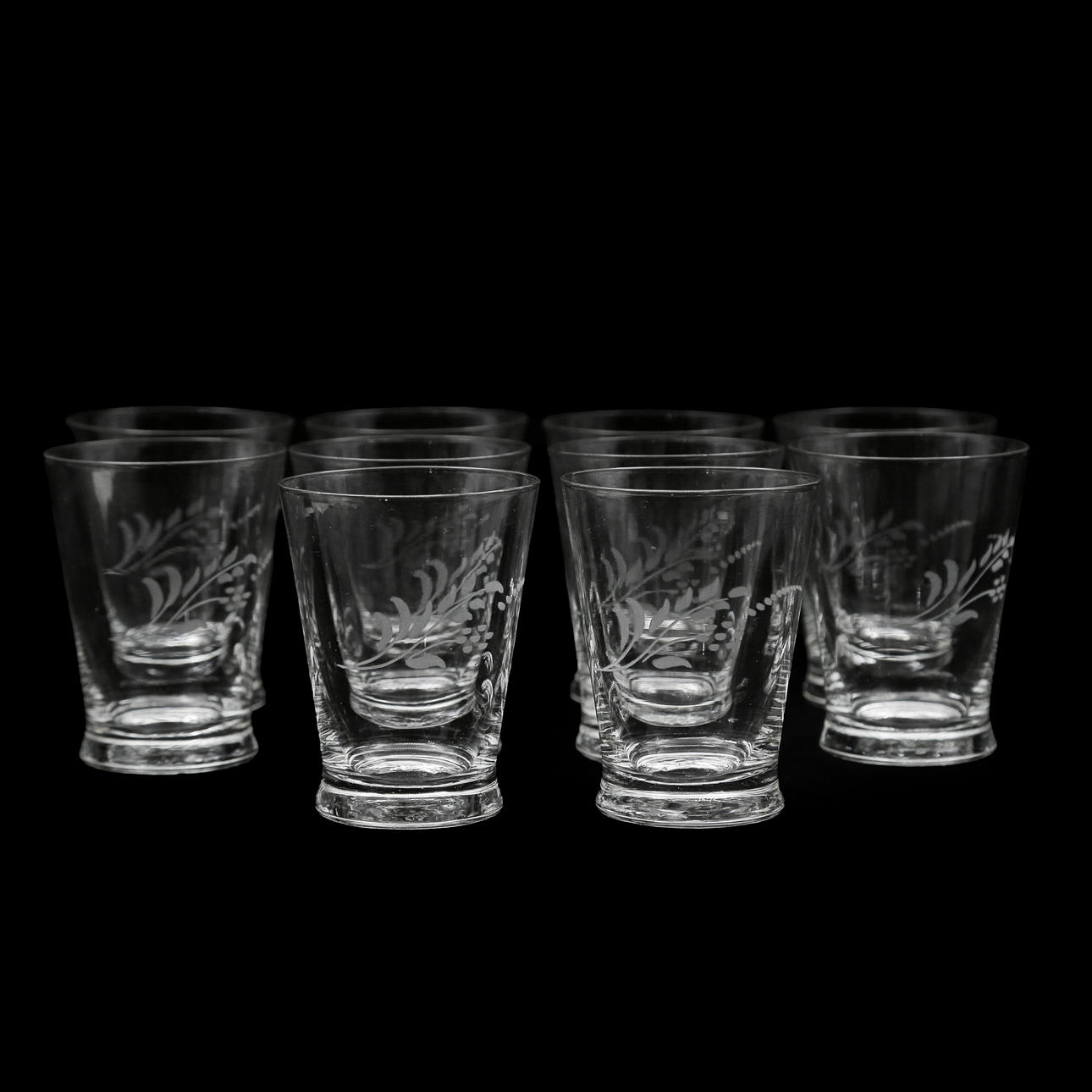 10 SELTZER GLASSES WITH ETCHED DECORATION.
