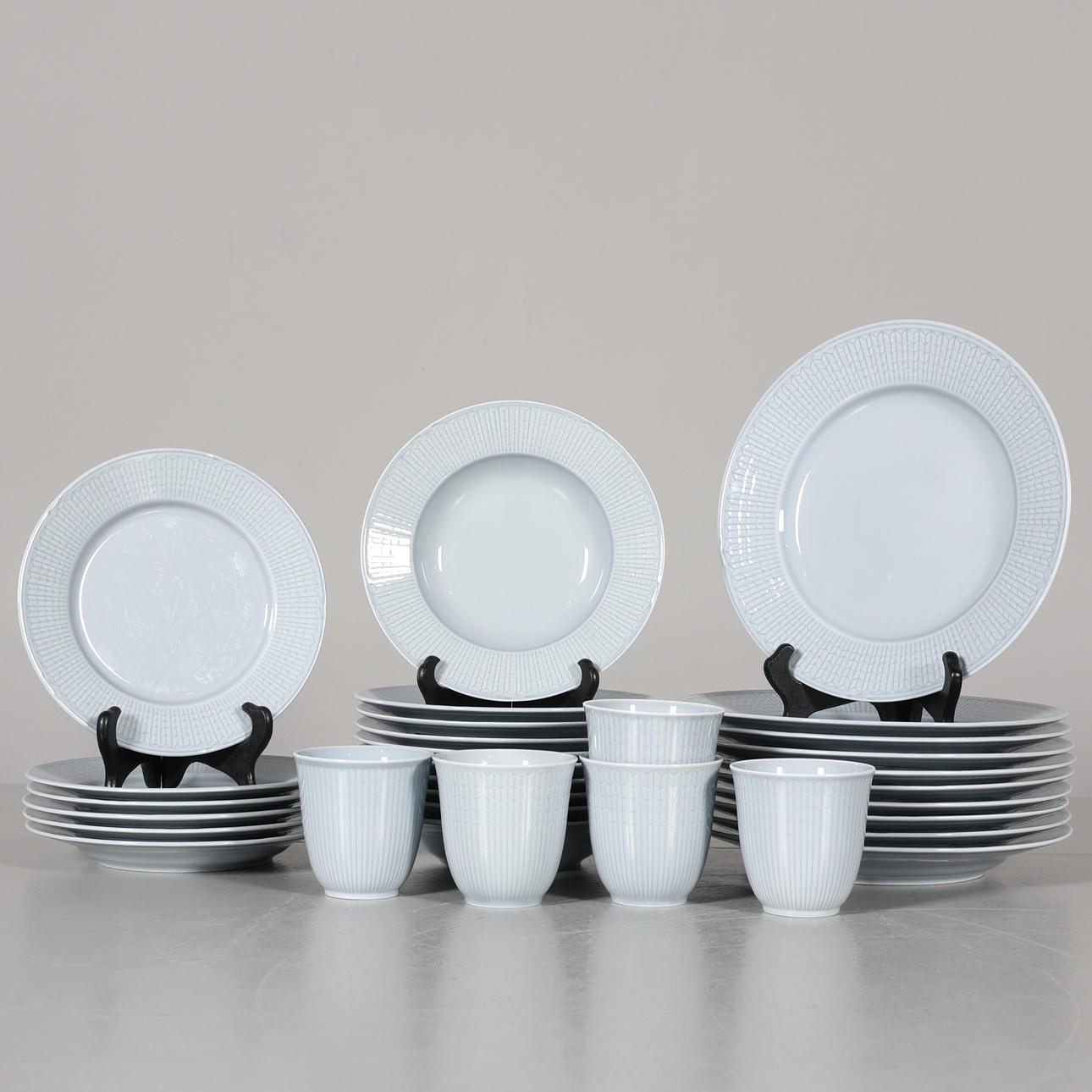LOUISE ADELBORG. Ein 31-teiliges Geschirr- und Kaffeeset „Swedish Grace“, Rörstrand. Keramik & Porzellan - Service