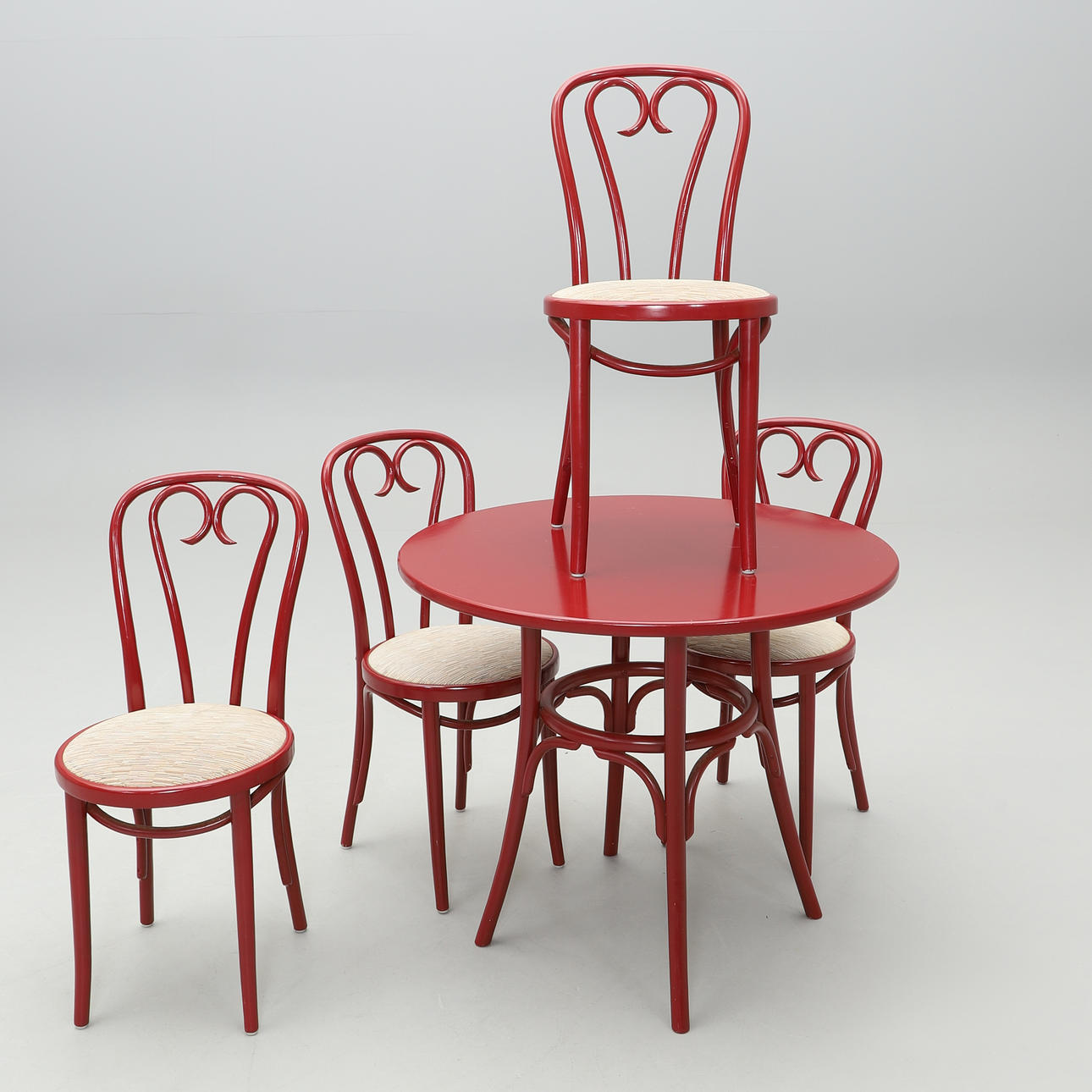 A 5-piece table and chairs, Thonet type.