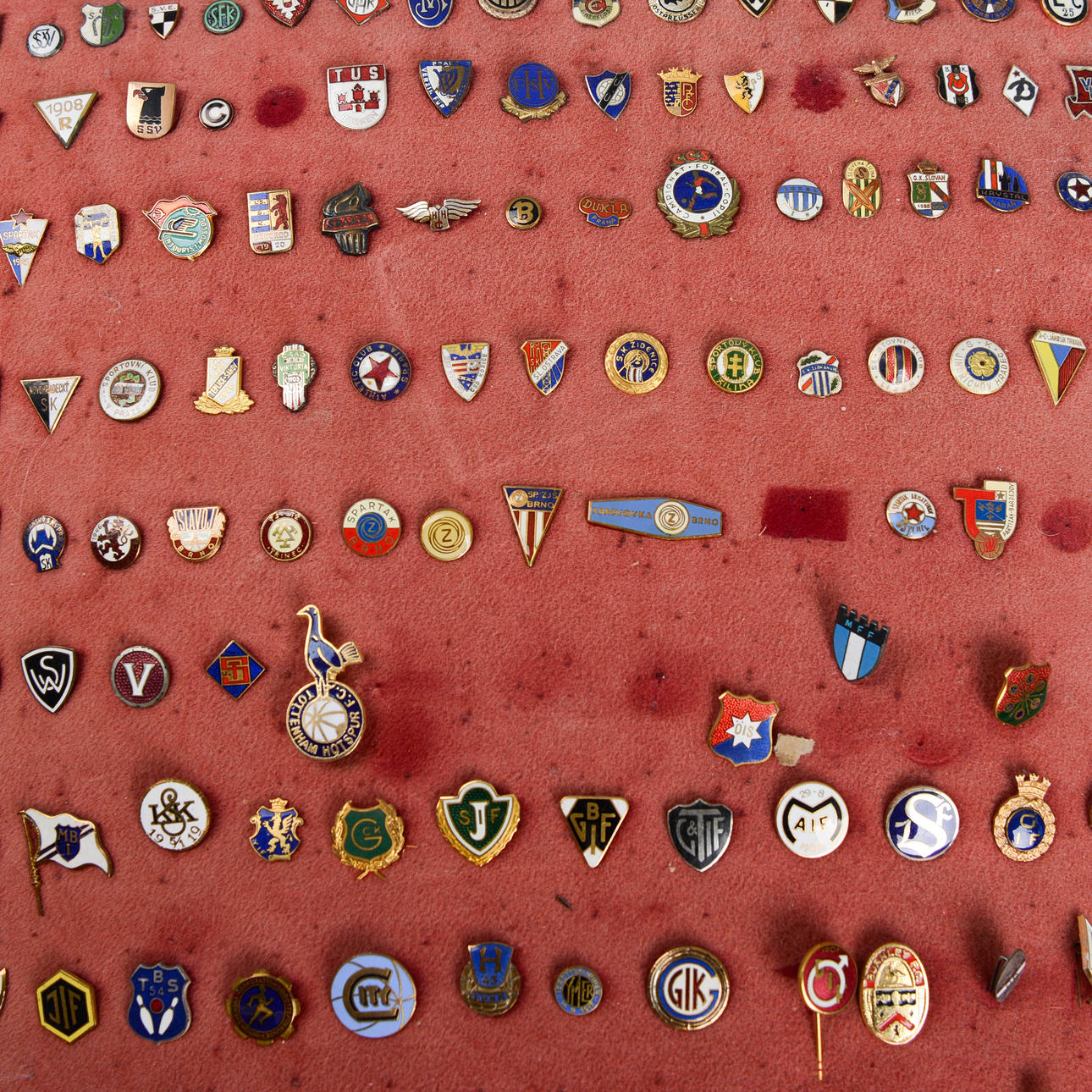 PINS/ BADGES, mostly football clubs. Collectables - Sports memorabilia ...