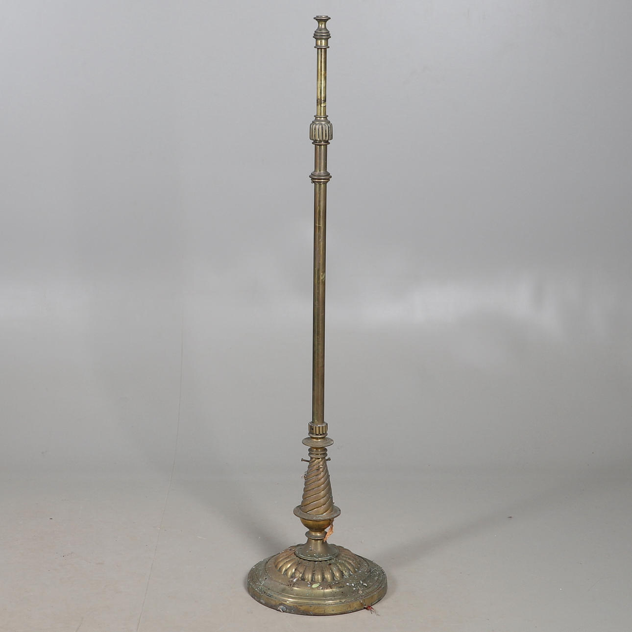 BRASS PEDESTAL STANDARD LAMP.