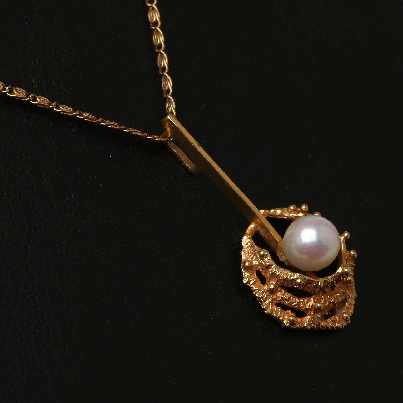 HÄNGE 18k guld med pärla, import samt HALSKEDJA, 18k guld, 1900-tal.