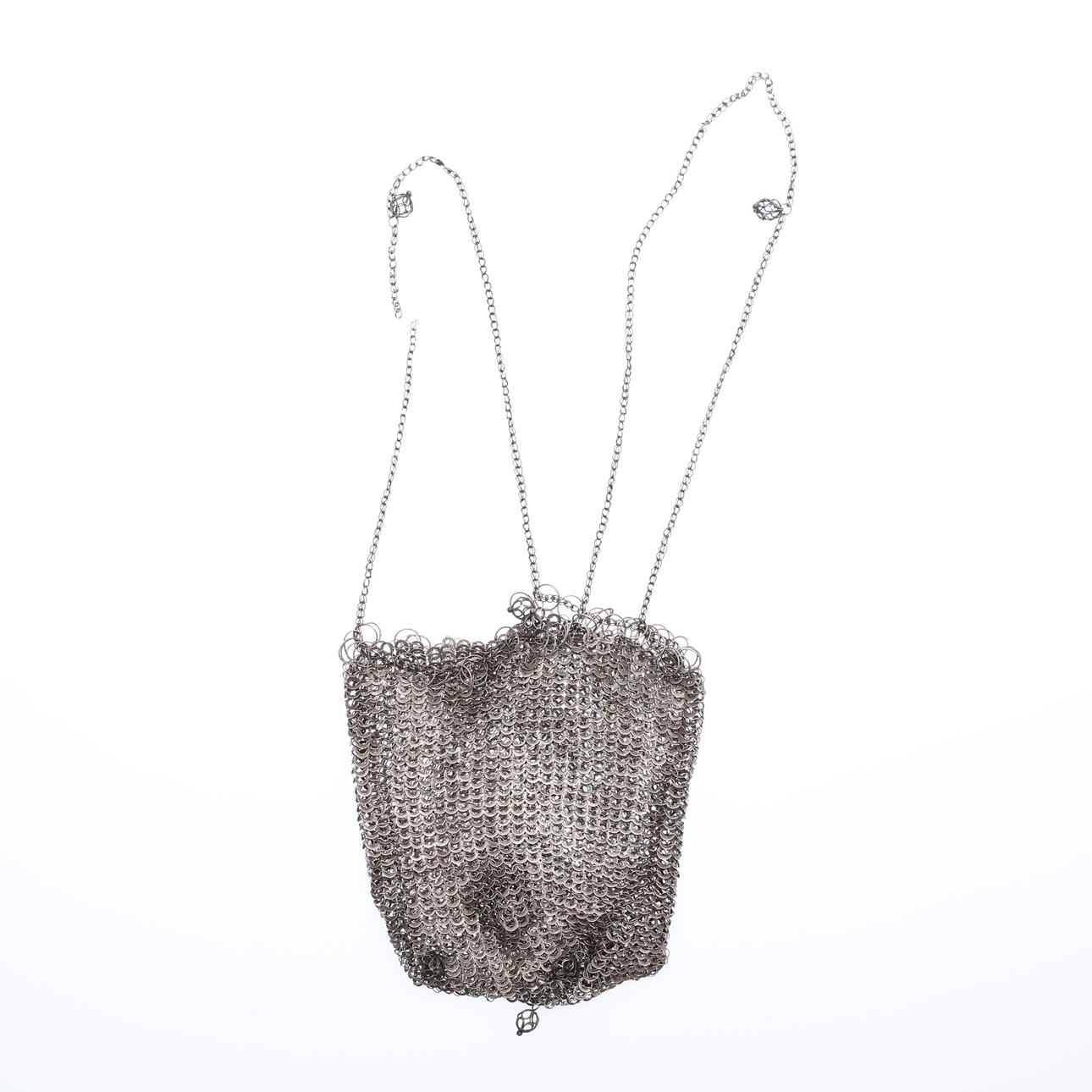 WHITE METAL CHAIN MAIL PURSE.