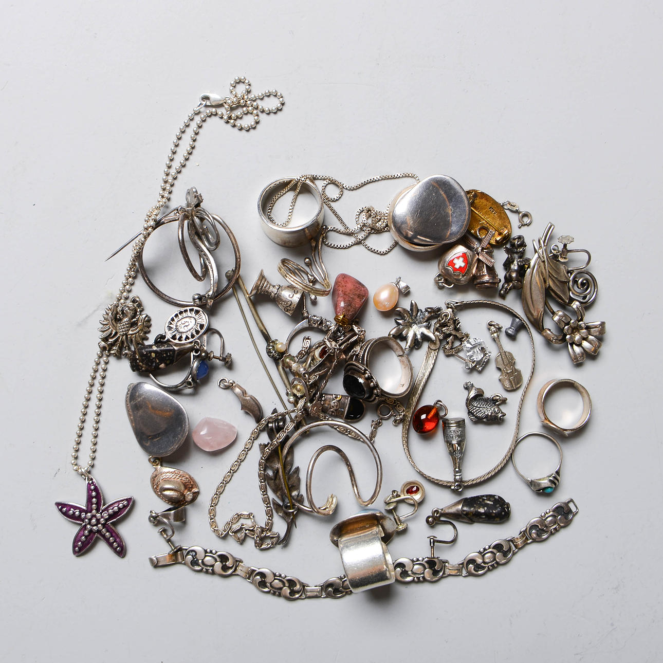 JEWELLERY, assorted, partly silver.