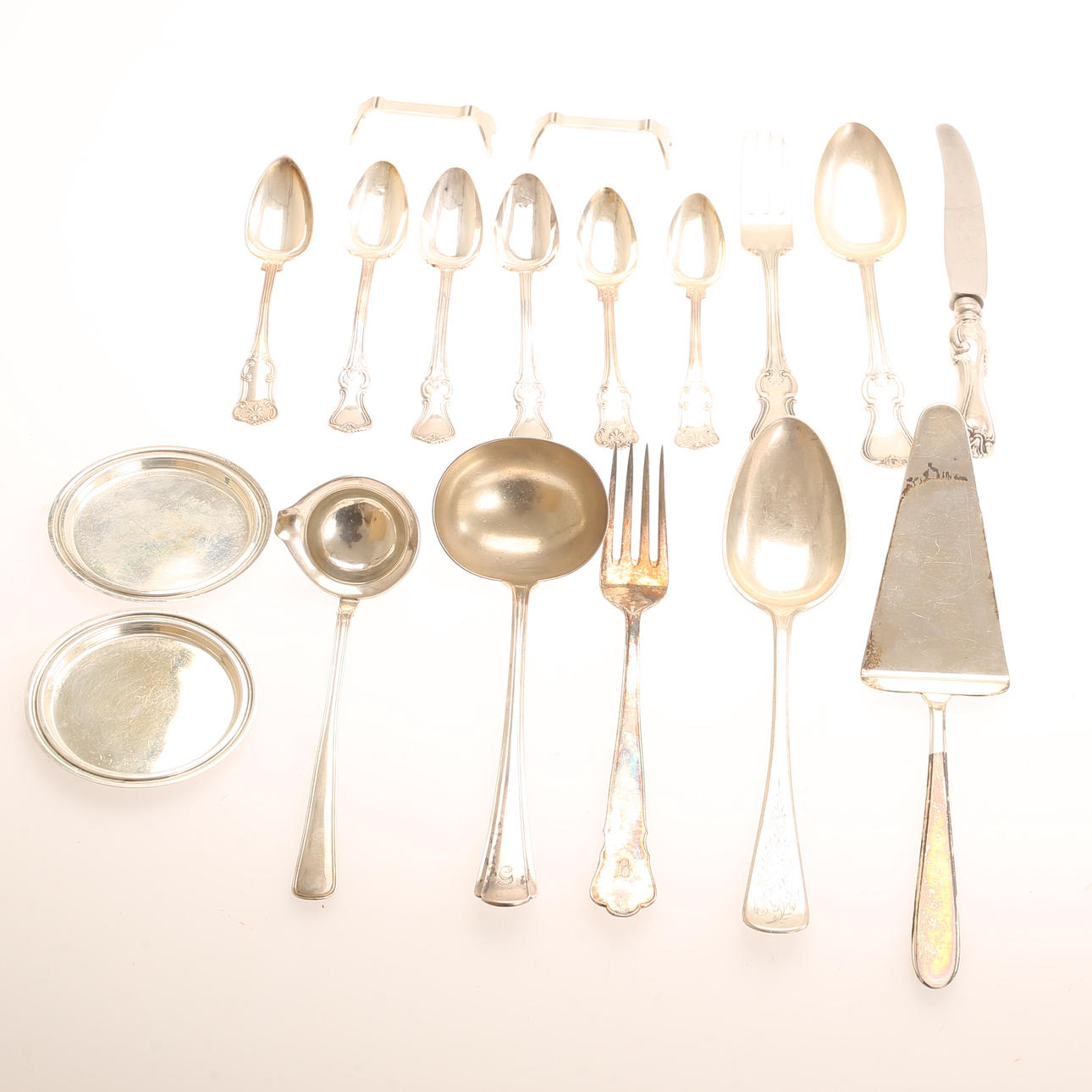 ASSORTED SILVER, 18 pieces.