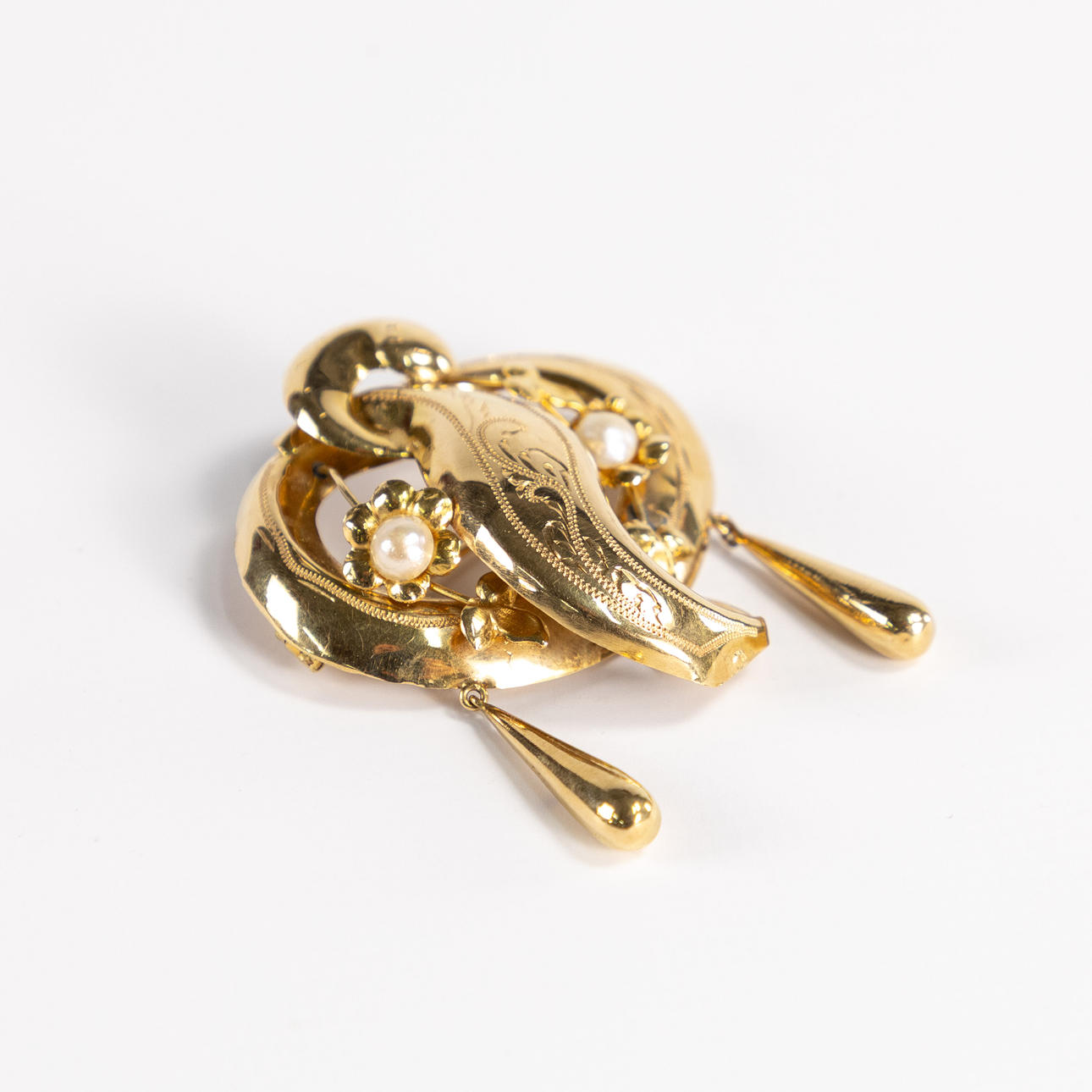 BROOCH. 18k gold.