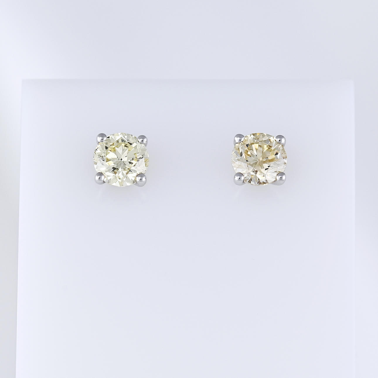 0.93CT DIAMOND solitaire ear studs.