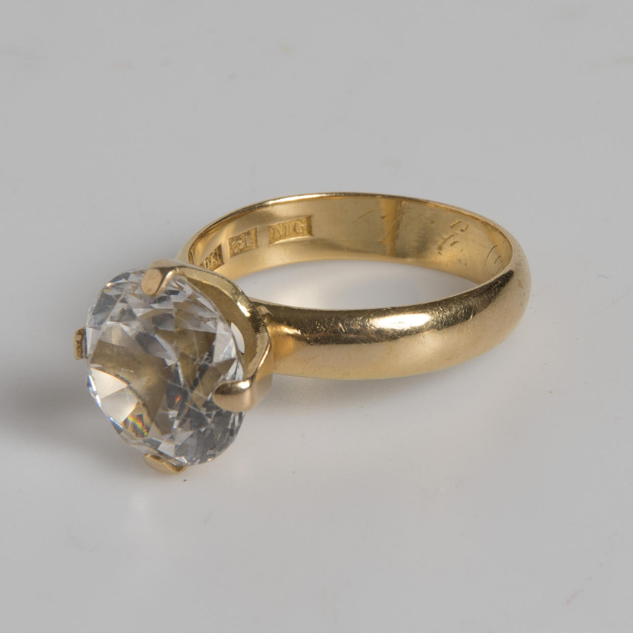 RING, 20 K guld med bergskristall.