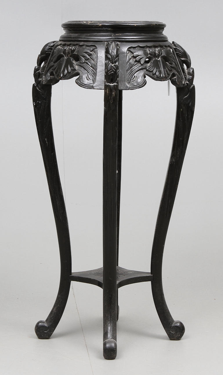 PIEDESTAL, trä, Orientalisk. 1900 tal.
