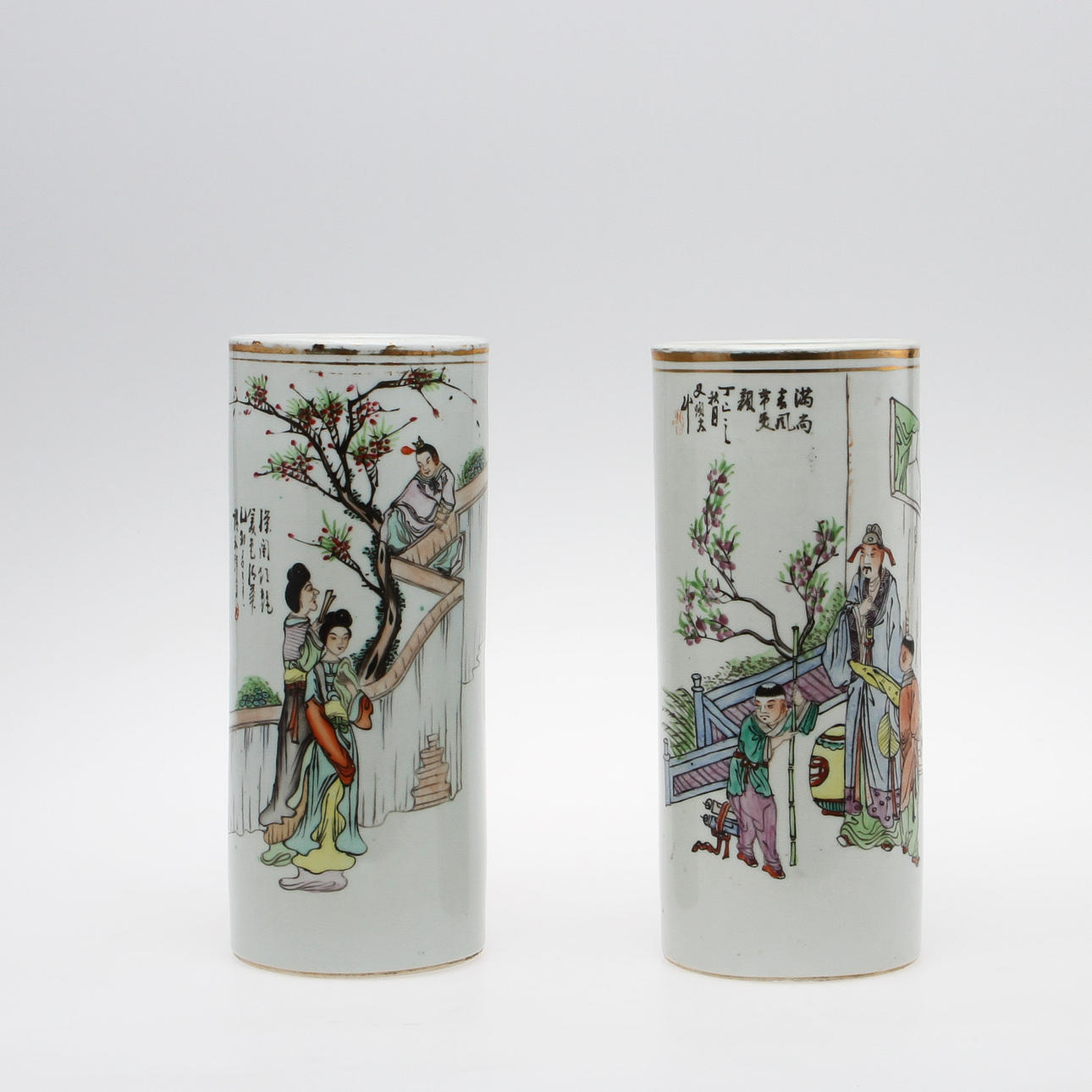 PENSELVASER, 2 st, porslin, Kina,1900-talets första hälft.