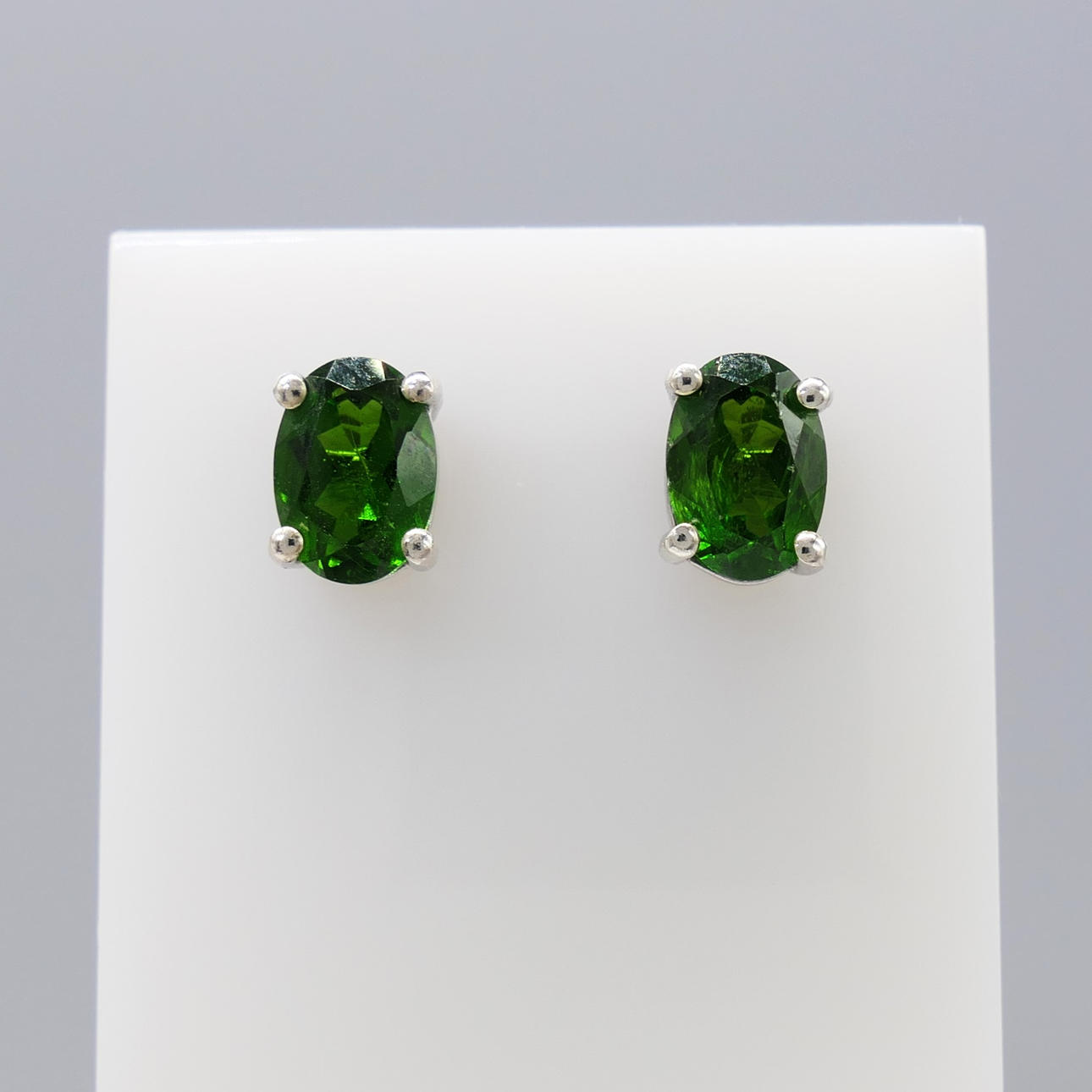 CHROME DIOPSIDE silver studs.