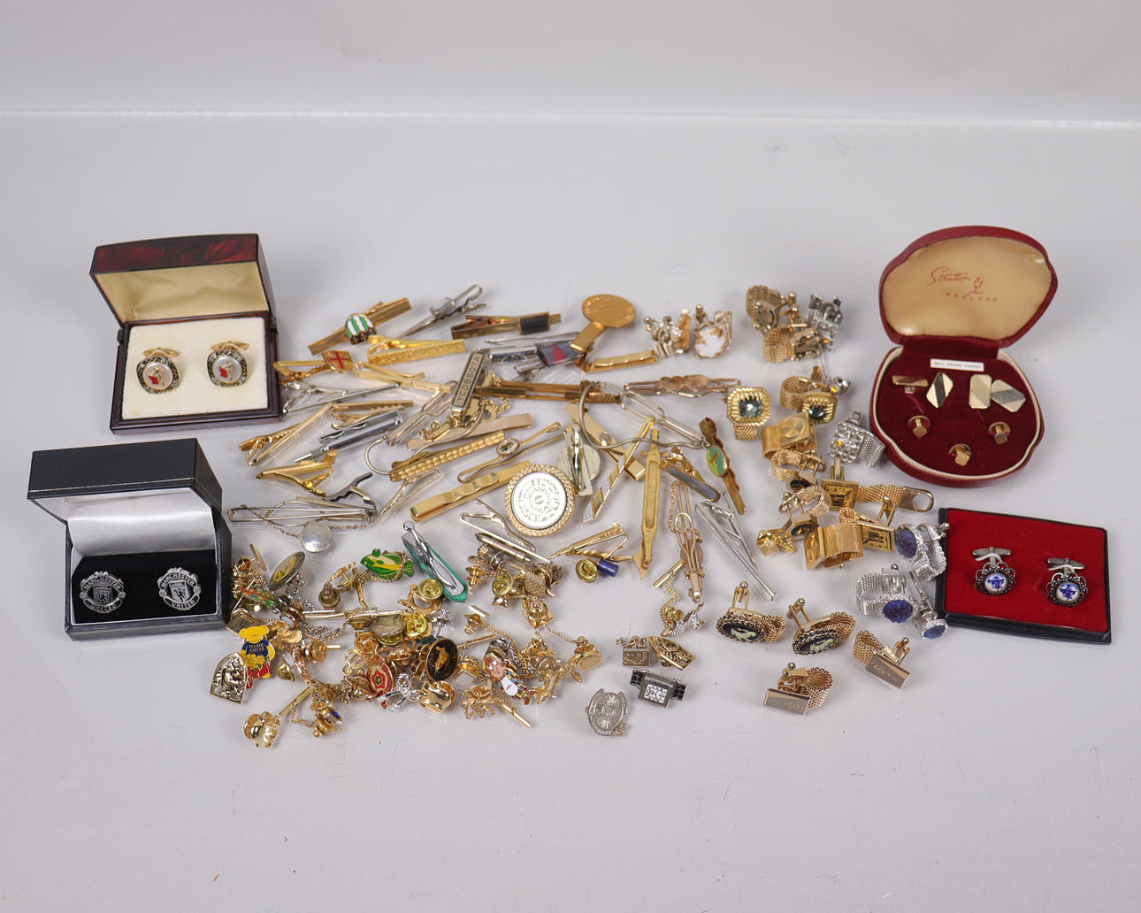 CUFFLINKS AND TIE CLIPS, assorted.