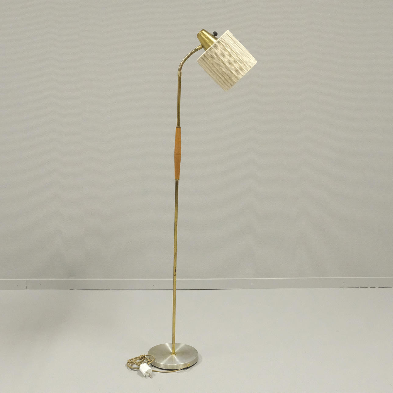 FLOOR LAMP, BRASS AND TEAK, 1960s.