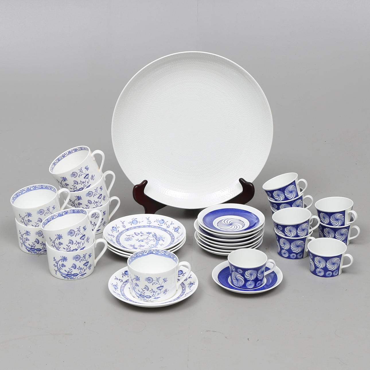 SERVISDELAR, 30 st, "Blå Eld", "Dresden", "Snurre", Rörstrand, Gustafsberg.