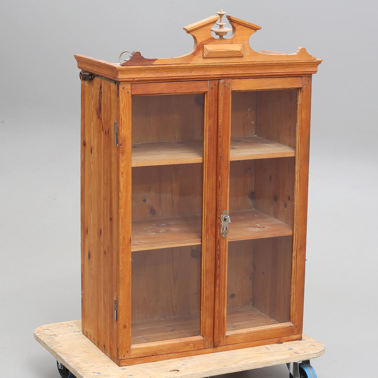 DISPLAY CABINET, pine, early 20th century.