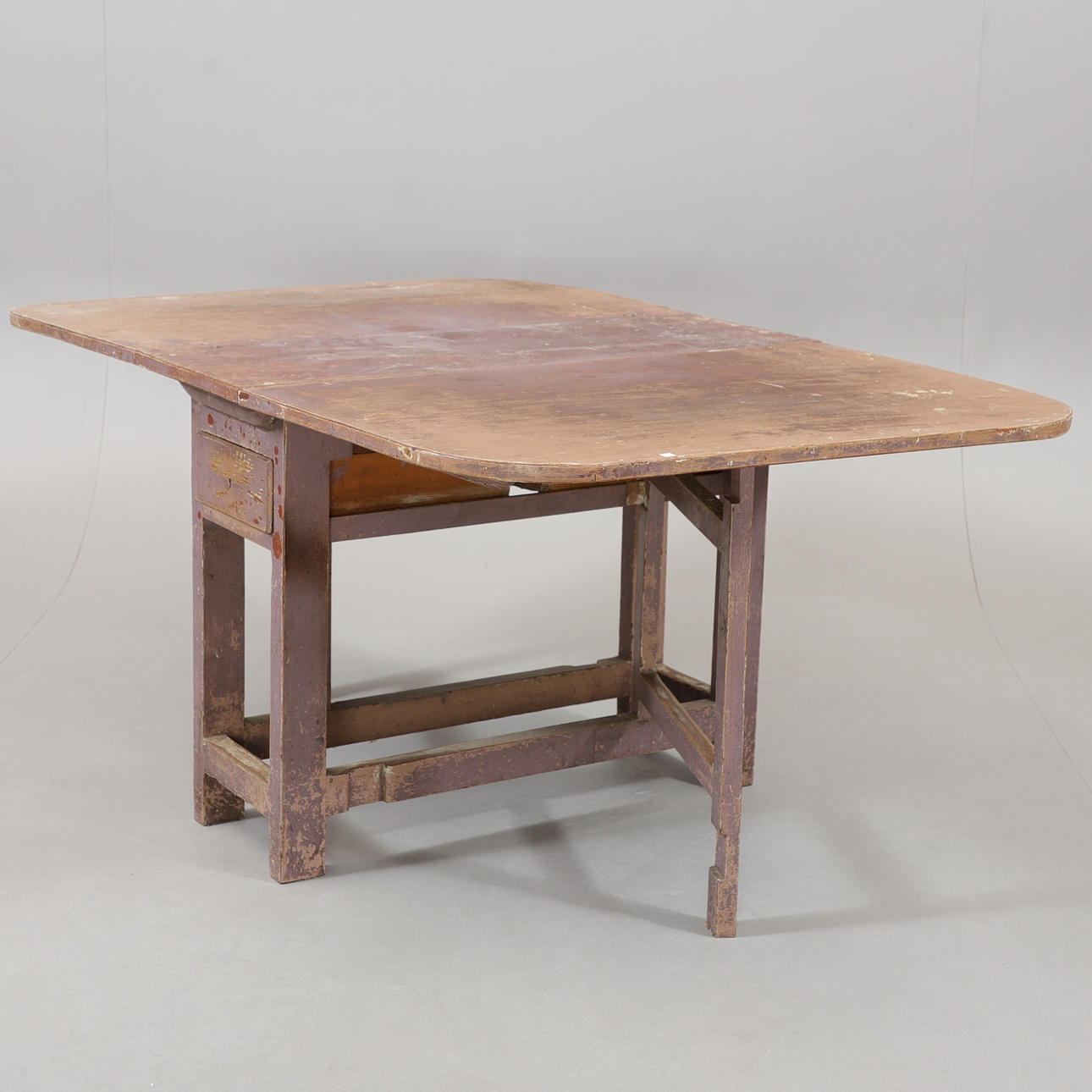 DROP-LEAF TABLE with drawers, pine, 19th century.