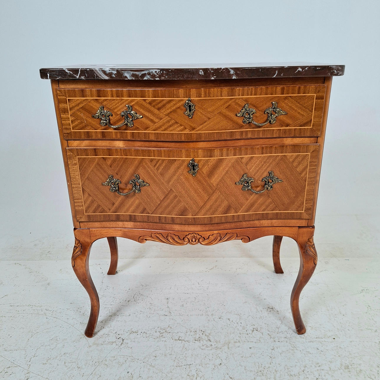 BYRÅ, rokokostil, 1900-tal.