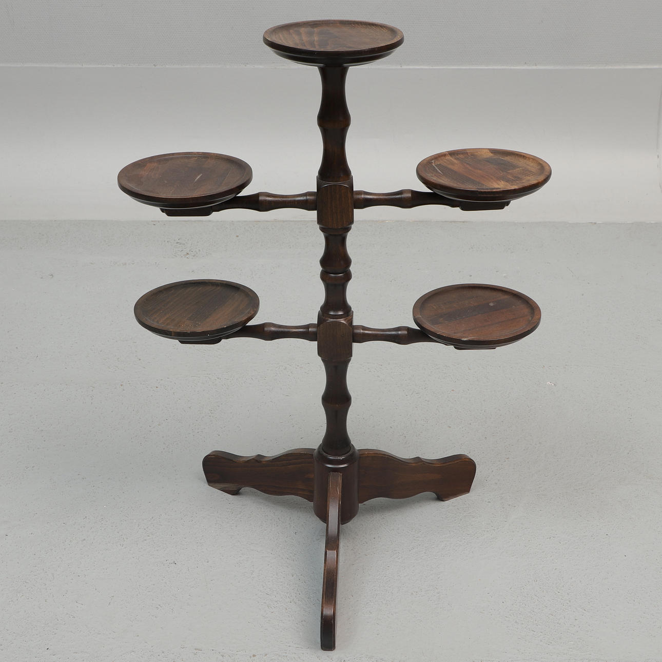 PLANT STAND, pine, 20th century.