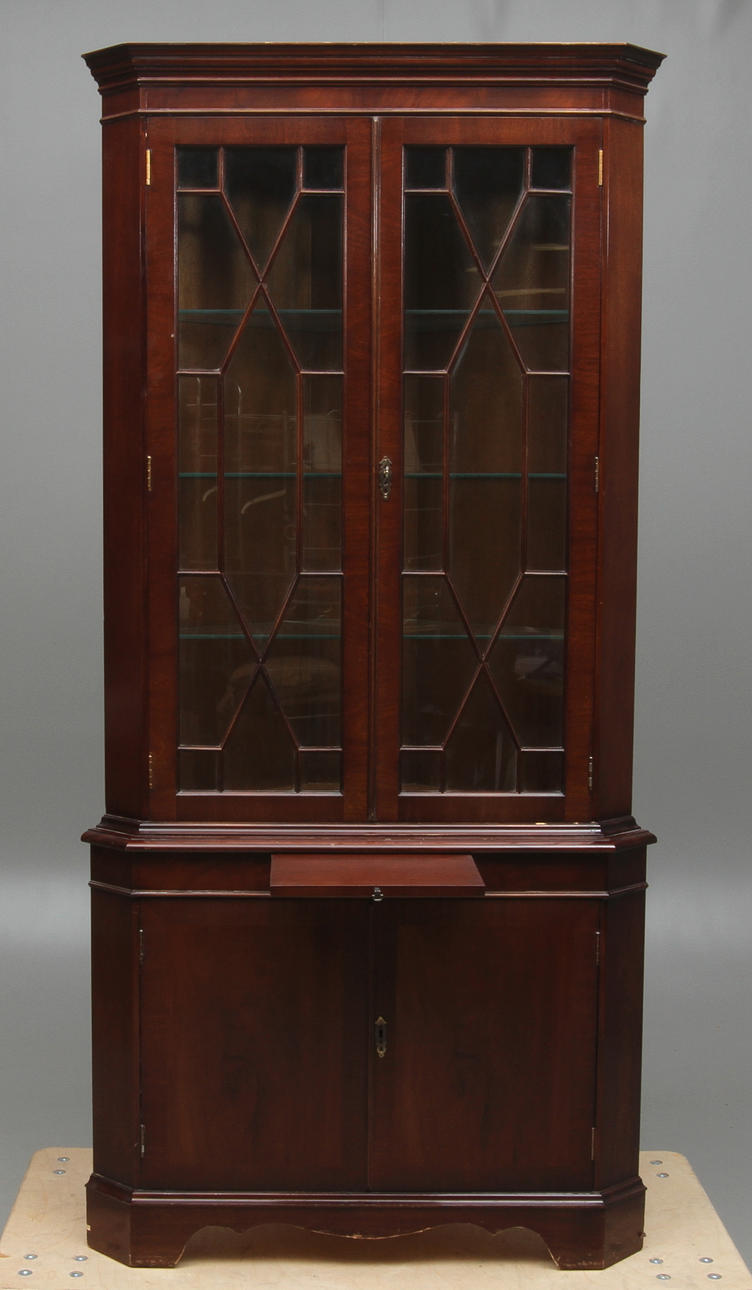 HÖRNSKÅP, mahogny, 1900-talets slut.
