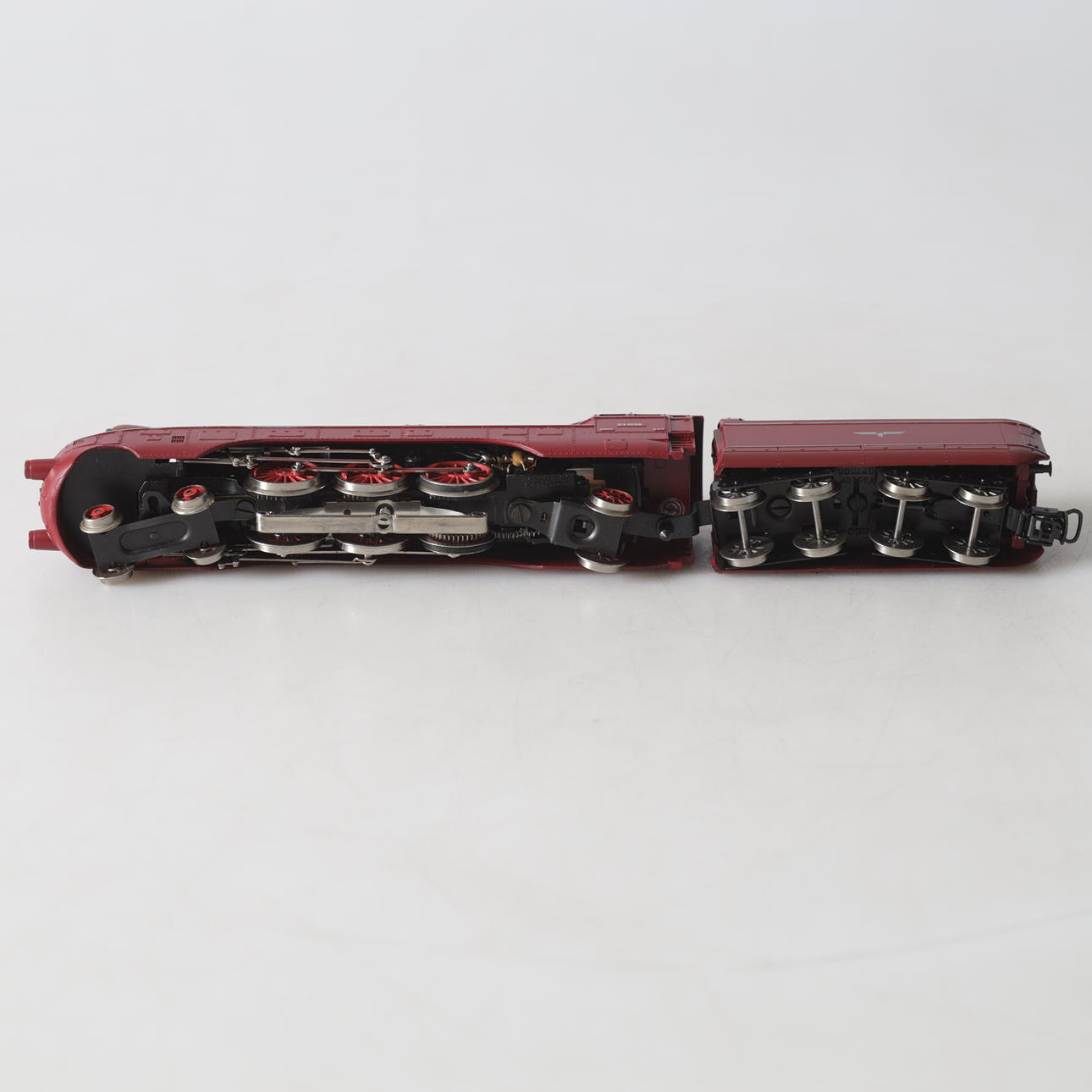STEAM LOCOMOTIVE, 3089, H0, DR's streamlined red steam locomotive ...