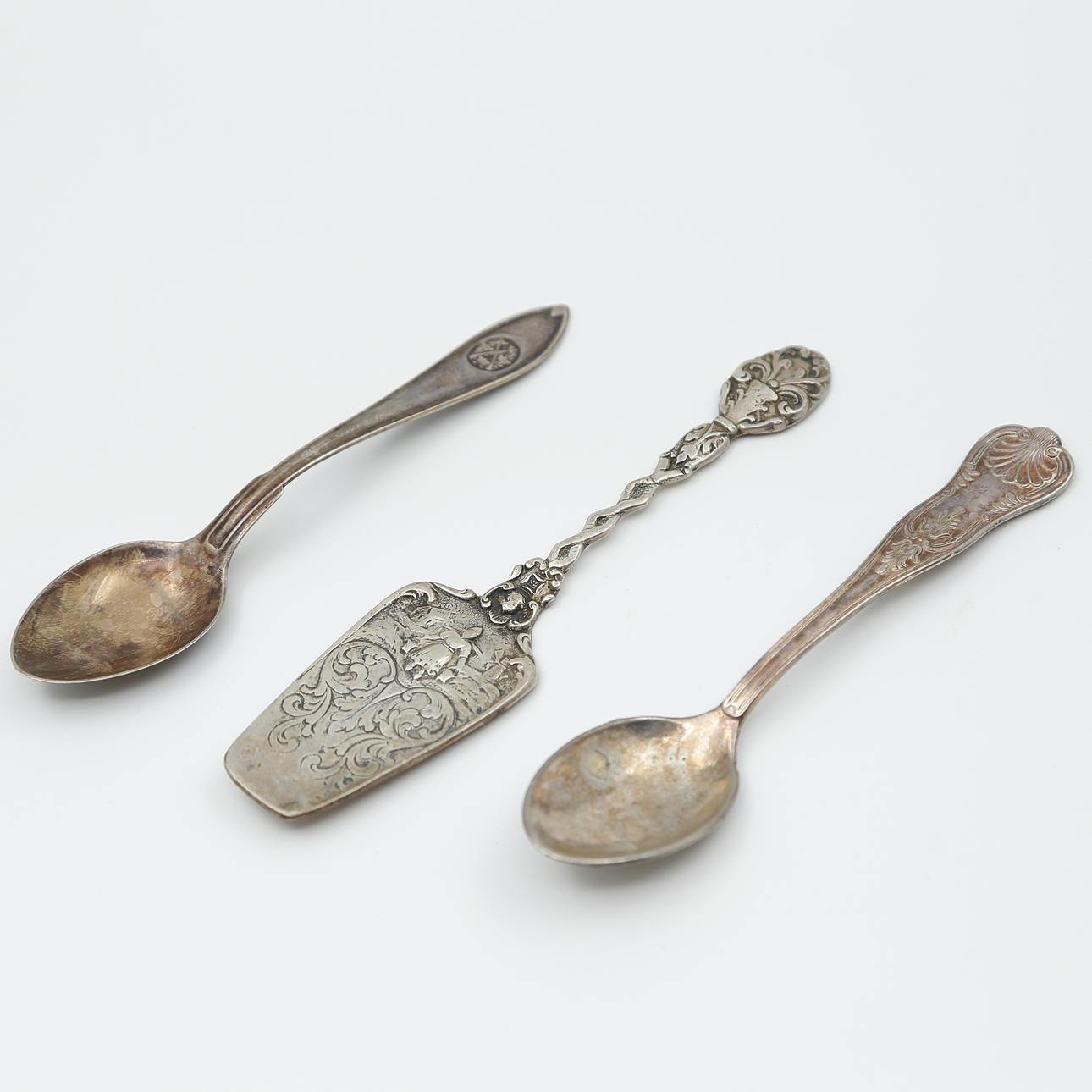 3 DELAR SILVER, TESKEDAR SAMT SPADE.