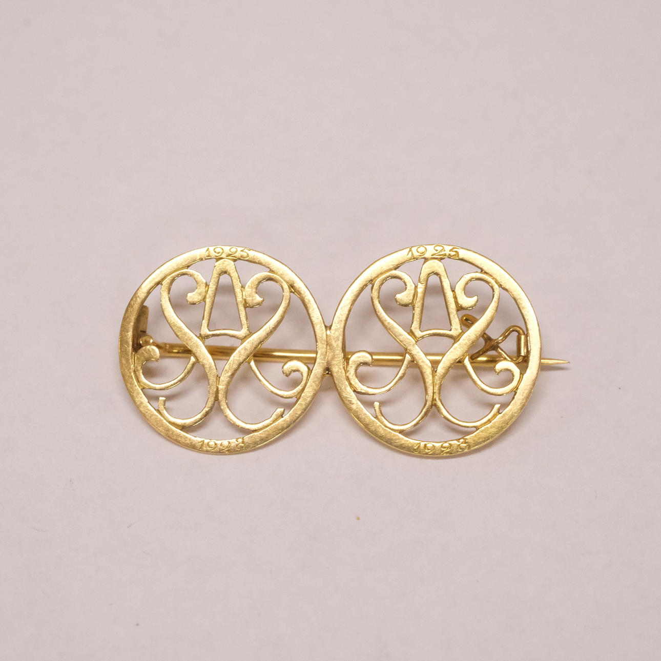 BROOCH, 18K GOLD.