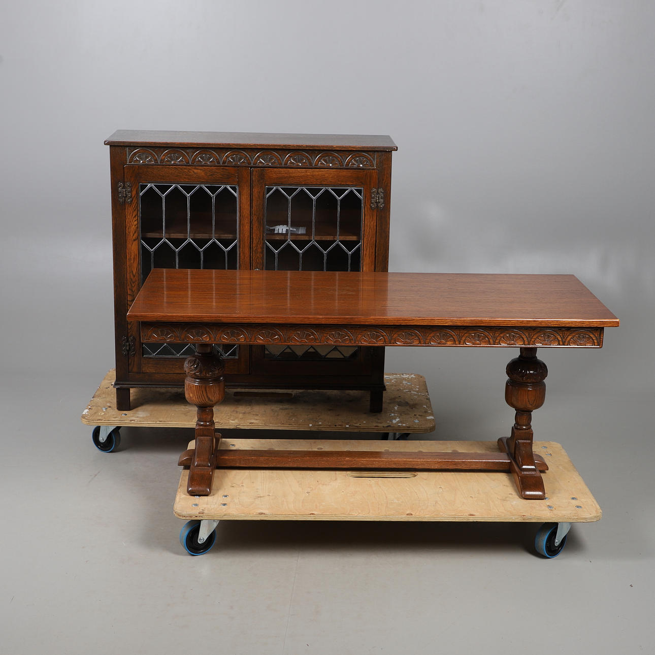 AN OAK COFFEE TABLE AND A DWARF CABINET.