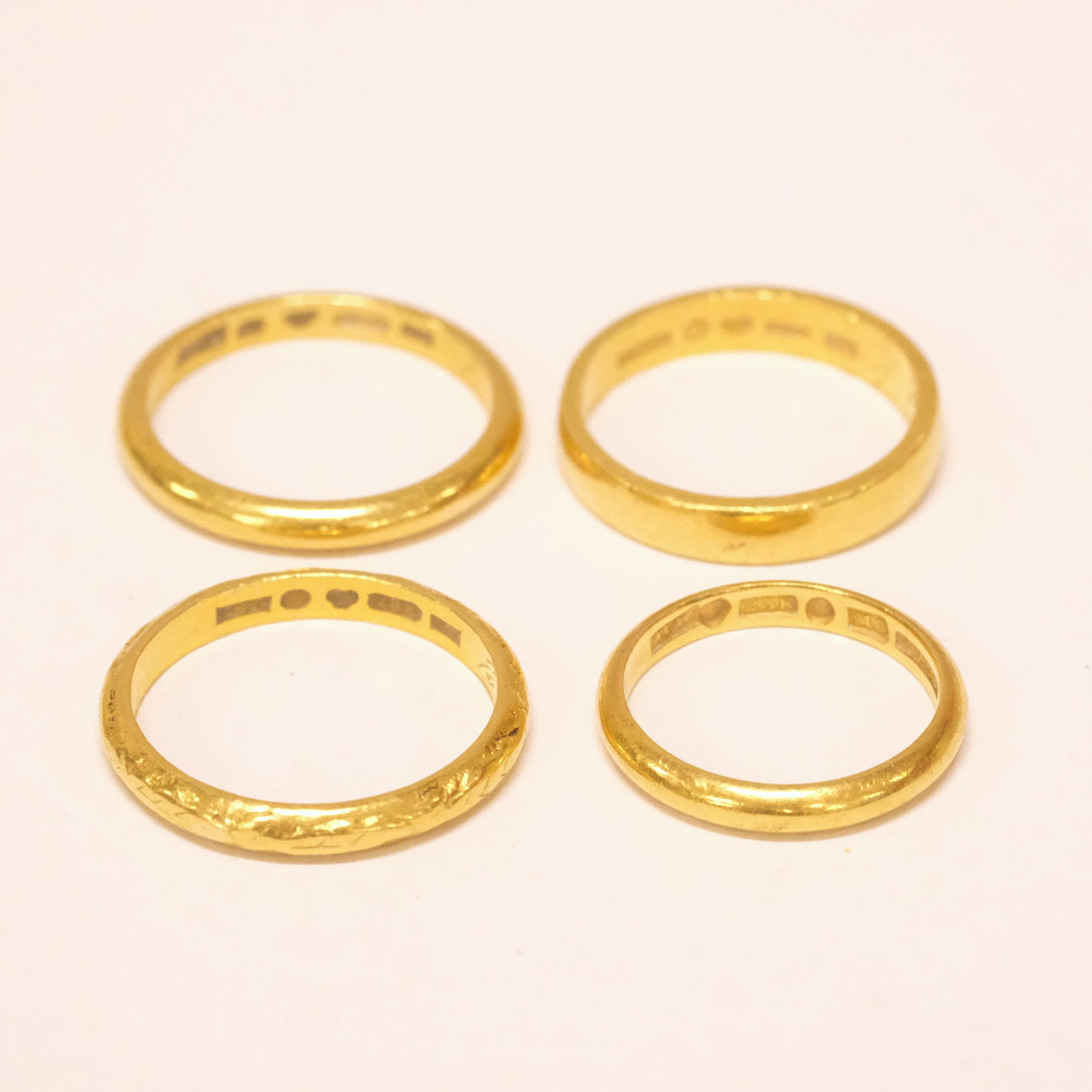 RINGS, 23K GOLD, FOUR PIECES.