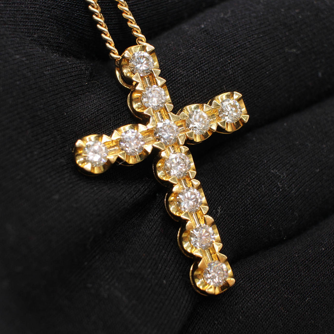 DIAMOND CROSS NECKLACE 2.70CT.
